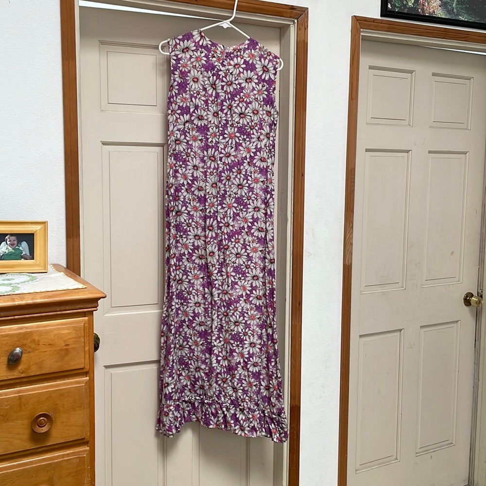Vintage 1960s Purple Daisies Flower Power Long Maxi Dress. Sz: M 8-9 W:29” USED!